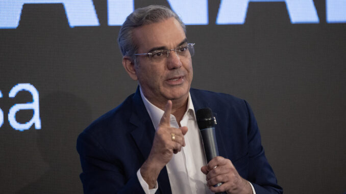 Fotografía de archivo del presidente de República Dominicana, Luis Abinader, en un encuentro con la prensa en el Palacio Nacional en Santo Domingo (República Dominicana).EFE/ Orlando Barría
