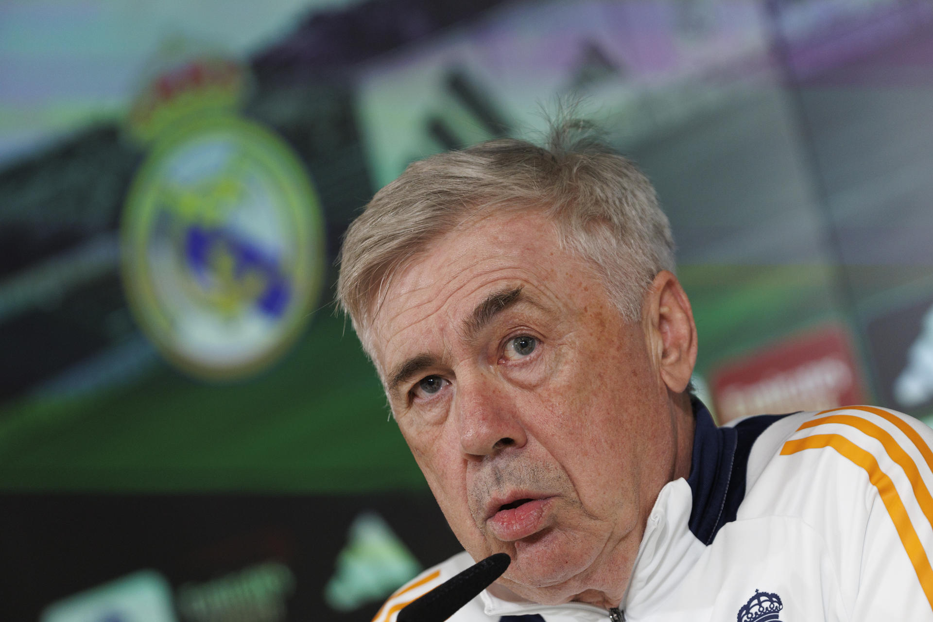 El entrenador del Real Madrid, Carlo Ancelotti, durante la rueda de prensa posterior al entrenamiento previo al partido de Copa del Rey contra la Deportiva Minera en la Ciudad Real Madrid en Valdebebas, Madrid, este domingo. EFE/Sergio Pérez
