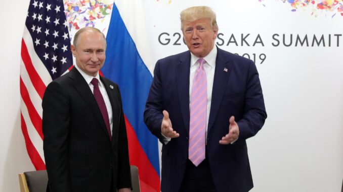 Vladimir Putin y Donald Trump durante una reunión en Osaka, Japón, en 2019. EFE/ Michael Klimentyev/sputnik/kremlin Pool CRÉDITO OBLIGATORIO[CRÉDITO OBLIGATORIO]
