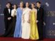 De izquierda a derecha: Adam Bricker, Jen Statsky, Jean Smart, Hannah Einbinder, Lucia Aniello y Paul W. Downs, reparto de la serie 'Hacks' posan en la 82 entrega de los premios Globo de Oro en el Beverly Hilton Hotel en Beverly Hills, California, EE.UU. EFE/CAROLINE BREHMAN