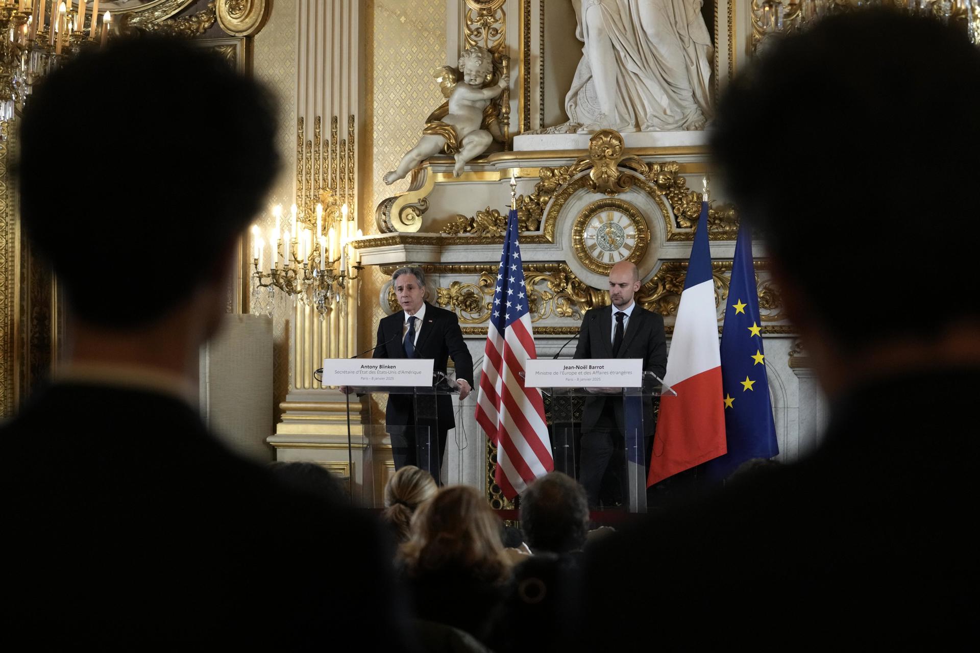 El Ministro de Relaciones Exteriores de Francia, Jean-Noel Barrot (D), y el Secretario de Estado de EE. UU., Antony Blinken, ofrecen una conferencia de prensa después de su reunión, en París, Francia, el 08 de enero de 2025. (Francia) EFE/EPA/THIBAULT CAMUS / POOL MAXPPP FUERA
