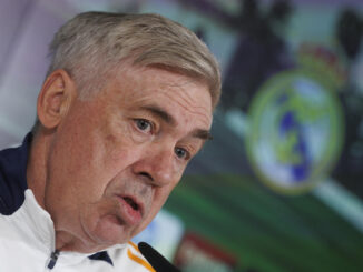 El entrenador del Real Madrid, Carlo Ancelotti, durante la rueda de prensa posterior al entrenamiento previo al partido de Copa del Rey contra la Deportiva Minera en la Ciudad Real Madrid en Valdebebas, Madrid, este domingo. EFE/Sergio Pérez