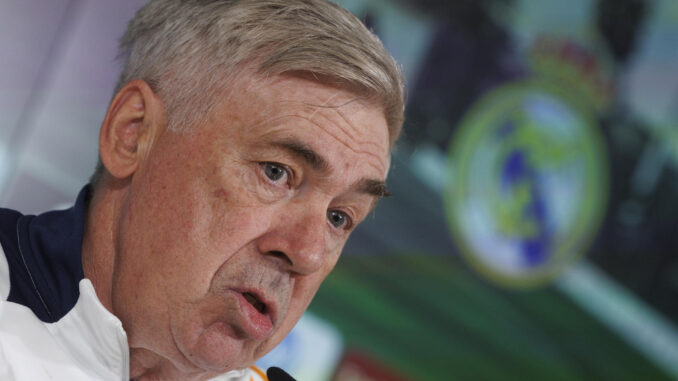 El entrenador del Real Madrid, Carlo Ancelotti, durante la rueda de prensa posterior al entrenamiento previo al partido de Copa del Rey contra la Deportiva Minera en la Ciudad Real Madrid en Valdebebas, Madrid, este domingo. EFE/Sergio Pérez
