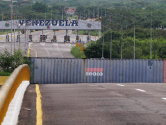 Fotografía de un contenedor este viernes, en el puente Internacional Atanasio Girardot, que une a Cúcuta con el estado de Táchira Venezuela, en Cúcuta (Colombia). EFE/ Mario Caicedo