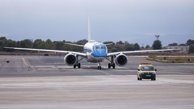 Fotografía der archivo de un avión en un aeropuerto. EFE/Kai Forsterling
