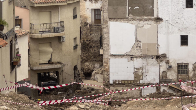 En la imagen de archivo, continúan los trabajos de limpieza en Letur (Albacete). EFE/ Miguel Andújar
