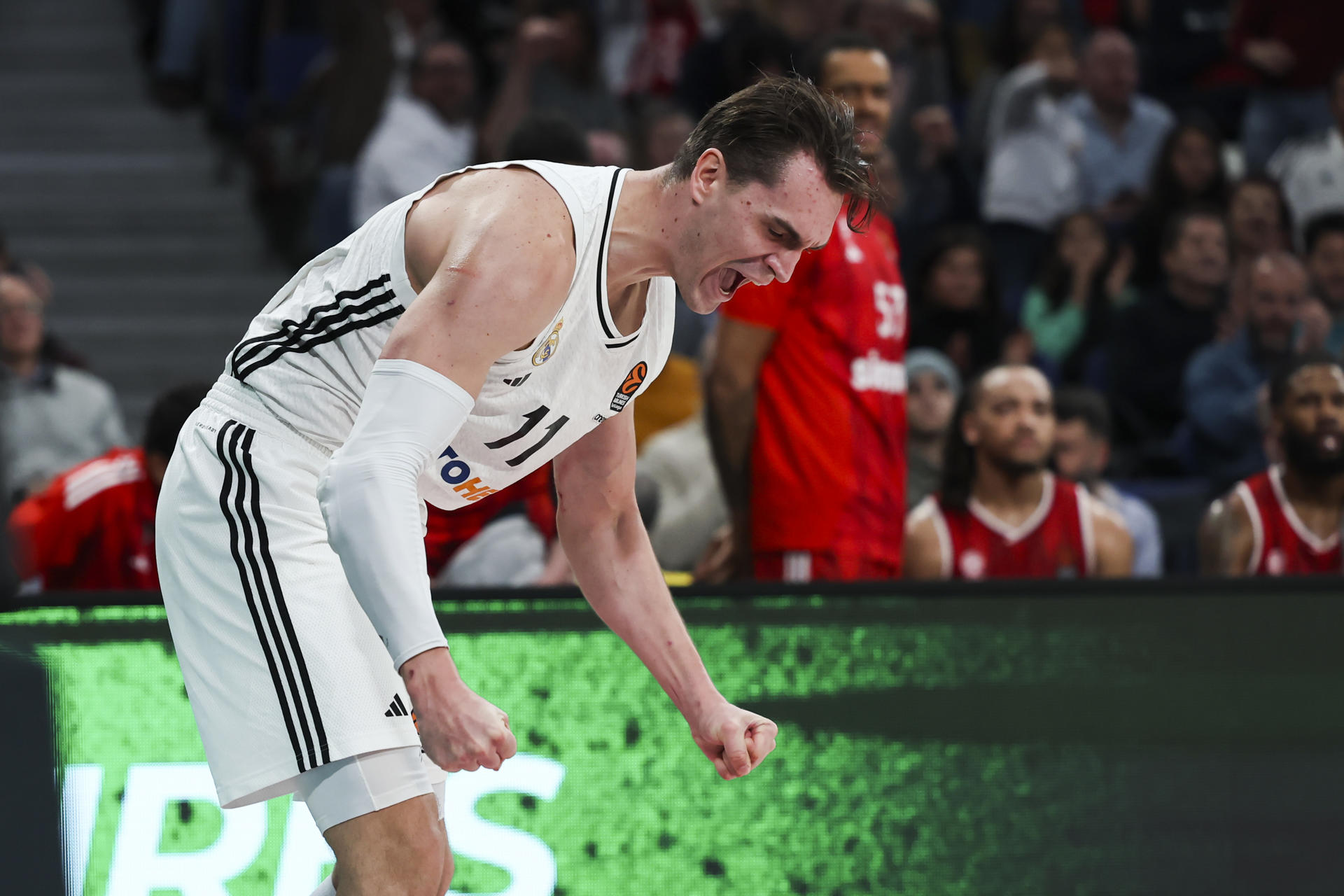 Mario Hezonja celebra una canasta. EFE/ Kiko Huesca.
