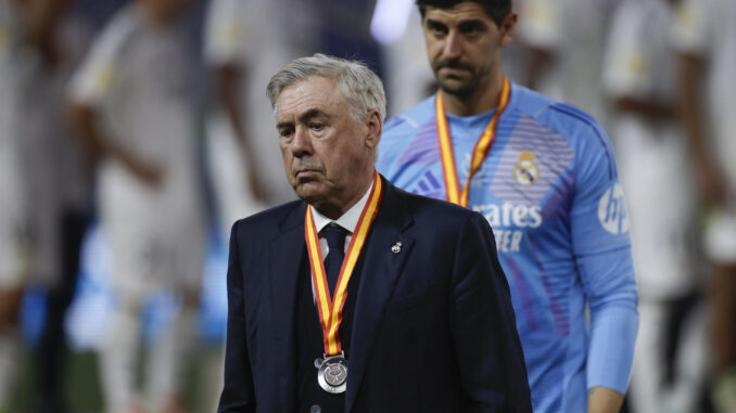 El entrenador del Real Madrid Carlo Ancelotti tras perder la final de la Supercopa de España de fútbol entre el Real Madrid y el FC Barcelona, en Yeda, Arabia Saudí. EFE/ Alberto Estévez
