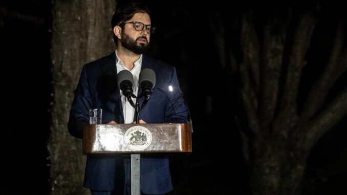 Fotografía de archivo del presidente de Chile, Gabriel Boric, durante una ceremonia en Santiago (Chile).EFE/ Ailen Díaz
