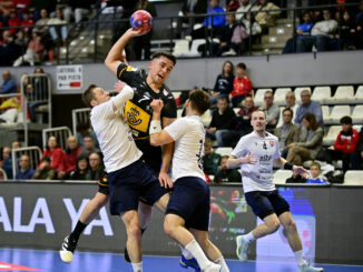 Fotografía de una jugada este viernes, durante la tercera jornada del Torneo Internacional de España 2025, entre España y Eslovaquia, en el Pabellón Ciutat de Castelló. EFE/ J.L. Recio Rfebm