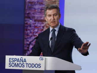 El líder del PP, Alberto Núñez Feijóo, durante su intervención el pasado viernes en Madrid para realizar balance de 2024. EFE/ Chema Moya