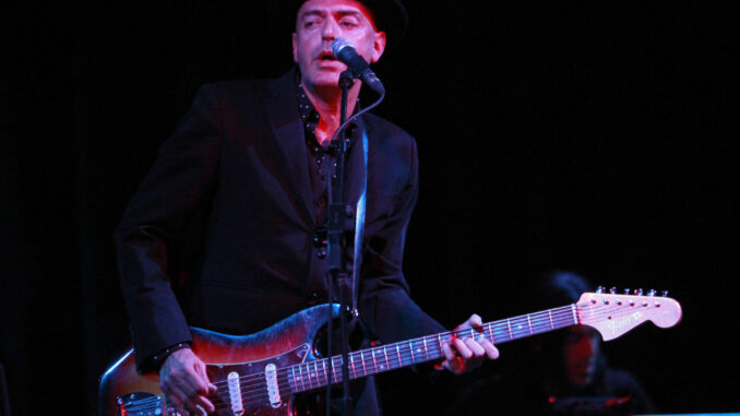 Antonio Arias, de Lagartija Nick, durante un concierto. - EFE/Alberto Martín
