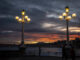 Fotografía de archivo de una vista del amanecer en la playa de Ondarreta de San Sebastián. EFE/Javier Etxezarreta