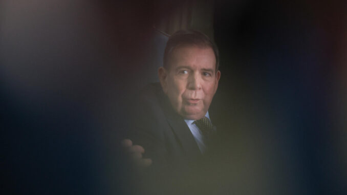 El líder opositor venezolano Edmundo González Urrutia participa en una rueda de prensa este sábado, en el Palacio de San Martín sede de la cancillería en Buenos Aires (Argentina). EFE/ Juan Ignacio Roncoroni
