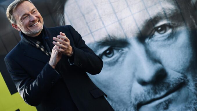 El presidente del Partido Democrático Libre (FDP) y exministro de Finanzas de Alemania, Christian Lindner, asiste al inicio de la campaña del partido FDP para las elecciones federales, en Potsdam, Alemania, 08 de enero de 2025. (Elections, Germany) EFE/EPA/HANNIBAL HANSCHKE
