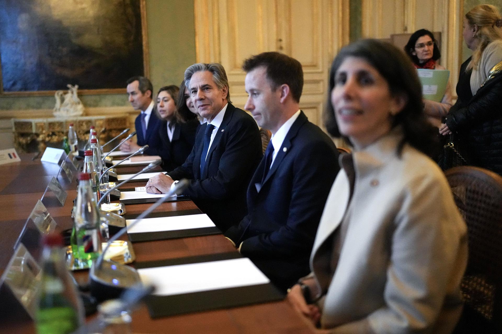 El Secretario de Estado de los EE. UU., Antony Blinken (3-D), asiste a una reunión en el Ministerio de Relaciones Exteriores de Francia en París, Francia, el 08 de enero de 2025. (France) EFE/EPA/THIBAULT CAMUS / POOL MAXPPP FUERA
