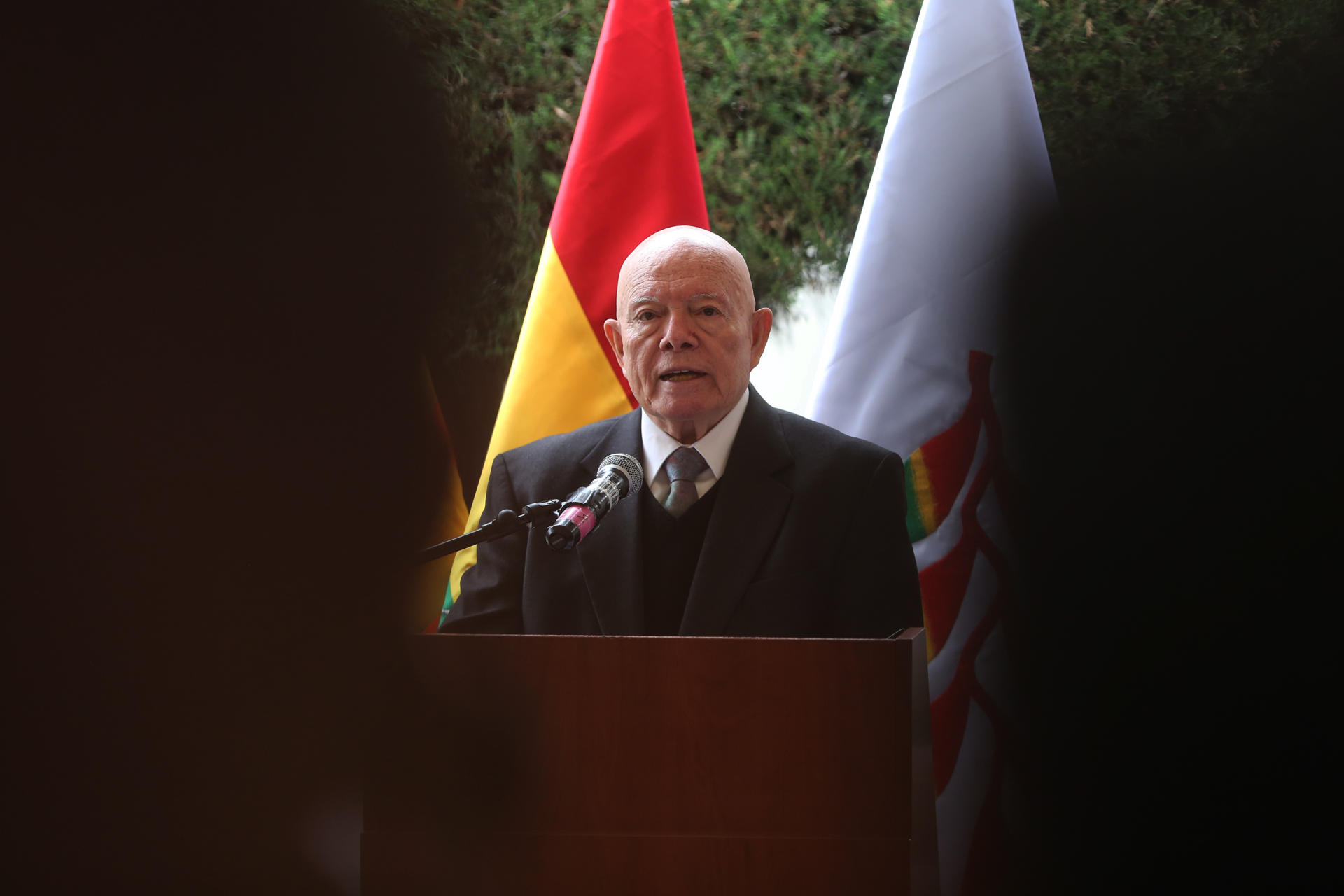 El presidente del Tribunal Supremo Electoral, Oscar Hassenteufel, habla durante la inauguración del año electoral este viernes, en La Paz (Bolivia). EFE/Luis Gandarillas
