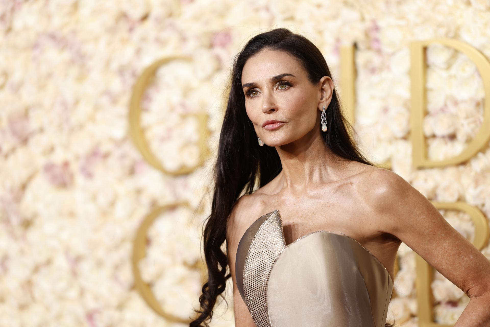 La actriz Demi Moore llega a la 82 edición de los Globo de Oro en Beverly Hills, California, EE.UU. EFE/CAROLINE BREHMAN
