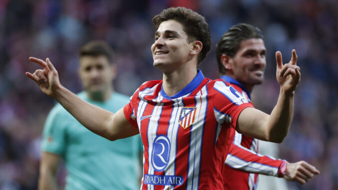 El delantero argentino del Atlético de Madrid Julián Álvarez celebra el gol ante Osasuna. EFE/ Juanjo Martín
