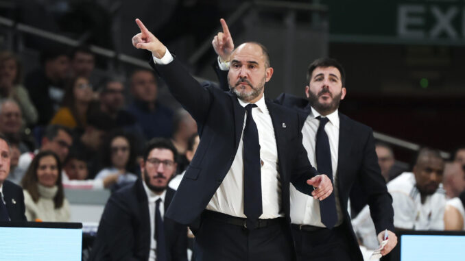 Chus Mateo, durante el encuentro. EFE / Kiko Huesca.
