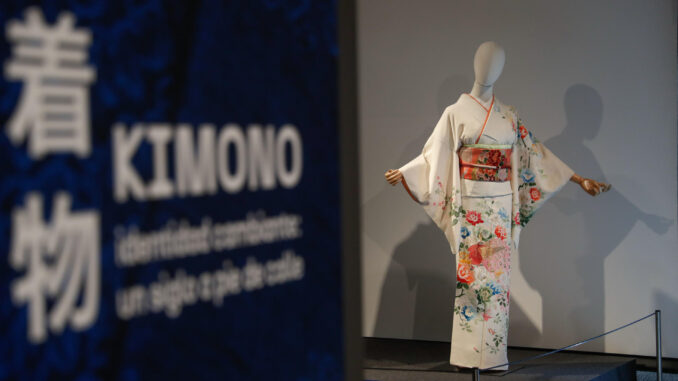 Vista de la exposición "Kimono, identidad cambiante: Un siglo a pie de calle", en agosto pasado en Madrid. EFE/ Sofía Carabias
