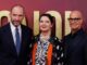 Ralph Fiennes, Isabella Rossellini y Stanley Tucci en el estreno de 'Cónclave' en Londres. EFE/EPA/TOLGA AKMEN