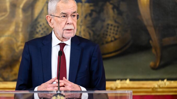 El presidente de Austria, Alexander Van der Bellen, este domingo. EFE/EPA/MAX SLOVENCIK
