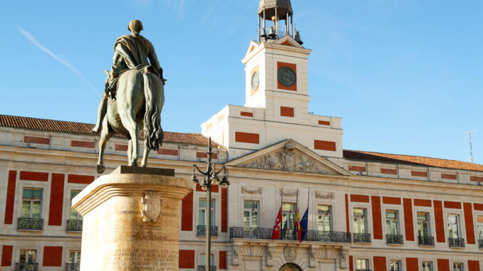 Imagen de archivo de la fachada de la Real Casa de Correos, sede del Gobierno de la Comunidad de Madrid. EFE/Luis Millán
