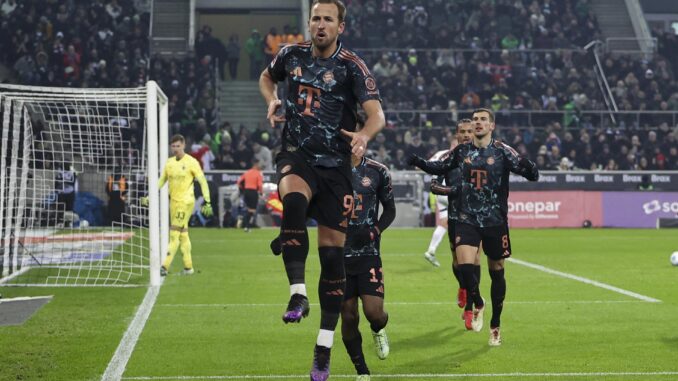 El delantero del Bayern Múnich Harry Kane celebra el 0-1 durante el partido de la Bundesliga que han jugado Borussia Moenchengladbach y Bayern Munich en Moenchengladbach, Alemania. EFE/EPA/CHRISTOPHER NEUNDORF
