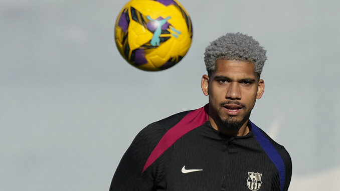 Ronald Araujo, defensa uruguayo del FC Barcelona. EFE/Enric Fontcuberta
