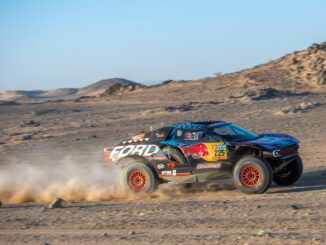 El piloto español Carlos Sainz y su copiloto Lucas Cruz conducen su Ford M-Spor durante la etapa del pasado domingo en el Rally Dakar 2025. EFE/EPA/Gerard Laurenssen