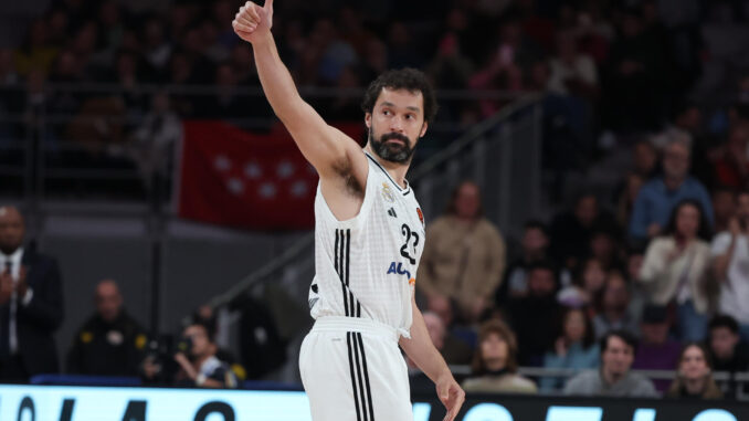 Sergio Llul, durante el homenaje de este viernes. EFE/ Kiko Huesca.
