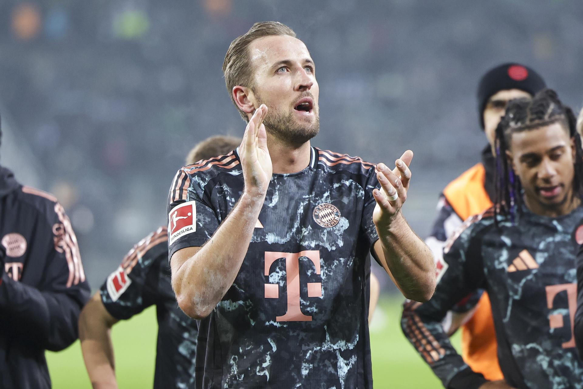 El delantero del Bayern Múnich Harry Kane celebra el 0-1 durante el partido de la Bundesliga que han jugado Borussia Moenchengladbach y Bayern Munich en Moenchengladbach, Alemania. EFE/EPA/CHRISTOPHER NEUNDORF
