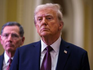 El presidente electo de Estados Unidos, Donald Trump, asiste a una reunión el miércoles en el Capitolio en Washington (Estados Unidos). EFE/ Will Oliver