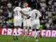 Rodrygo Goes (I) celebra el gol de 2-5 con sus compañeros Fede Valverde (C) y Vinicius Jr (D) durante la final de la Supercopa de España. EFE/EPA/STR