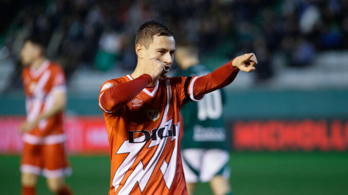 Jorge de Frutos festeja el 0-2 del Rayo. EFE / Kiko Delgado.
