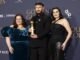 De izquierda a derecha: Jessica Gunning, Richard Gadd y Nava Mau , reparto de la serie 'Baby Reindeer' posan en la 82 entrega de los premios Globo de Oro en el Beverly Hilton Hotel en Beverly Hills, California. EFE/CAROLINE BREHMAN