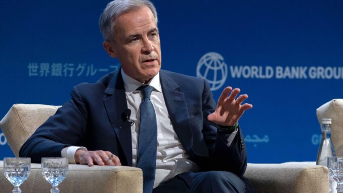 Fotografía de archivo de Mark Carney durante una mesa redonda en el tercer día de las Reuniones Anuales de 2023 del Fondo Monetario Internacional (FMI) y el Grupo del Banco Mundial (GBM) en Marrakech, Marruecos, el 11 de octubre de 2023. EFE/EPA/Jalal Morchidi
