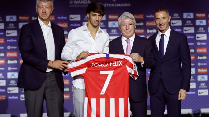 Andrea Berta, Miguel Ángel Gil, Enrique Cerezo y Joao Félix, durante la presentación del delantero portugués en 2019. EFE/Juan Carlos Hidalgo
