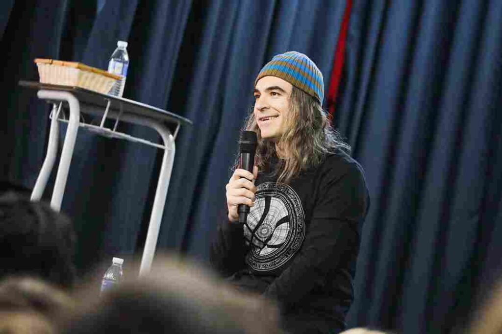 VISITA JUAN GRIS CHEMA ALONSO CONFERENCIA