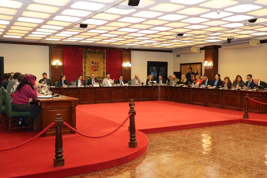 Móstoles aprueba medidas sobre el apagón de abril, gestión eficiente del agua y estabilidad del personal interino