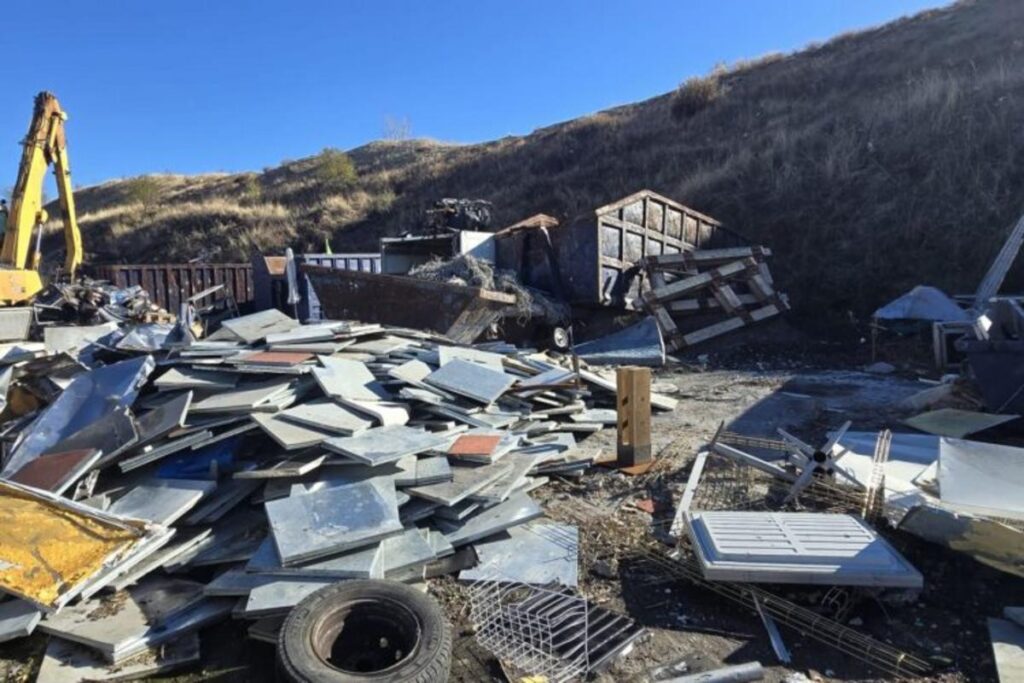 Precintan industria ilegal que operaba impunemente en el sector