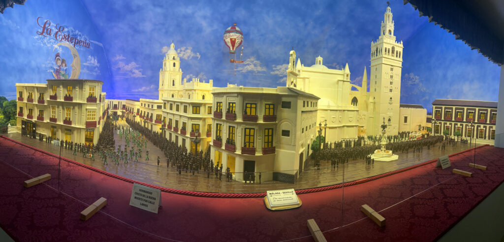 Casi tres toneladas de chocolate de distintos tipos se han tenido que usar para crear La Ciudad de Chocolate, que un año más ha realizado la empresa 'La Estepeña', una de las 22 que se dedican a elaborar mantecados en Estepa (Sevilla) y que este año recrea en un mismo espacio la Semana Santa de Málaga y Sevilla, con el paso del Cristo de Mena por la malagueña Calle Larios y la Macarena saliendo de la Catedral de Sevilla. EFE/Fermín Cabanillas