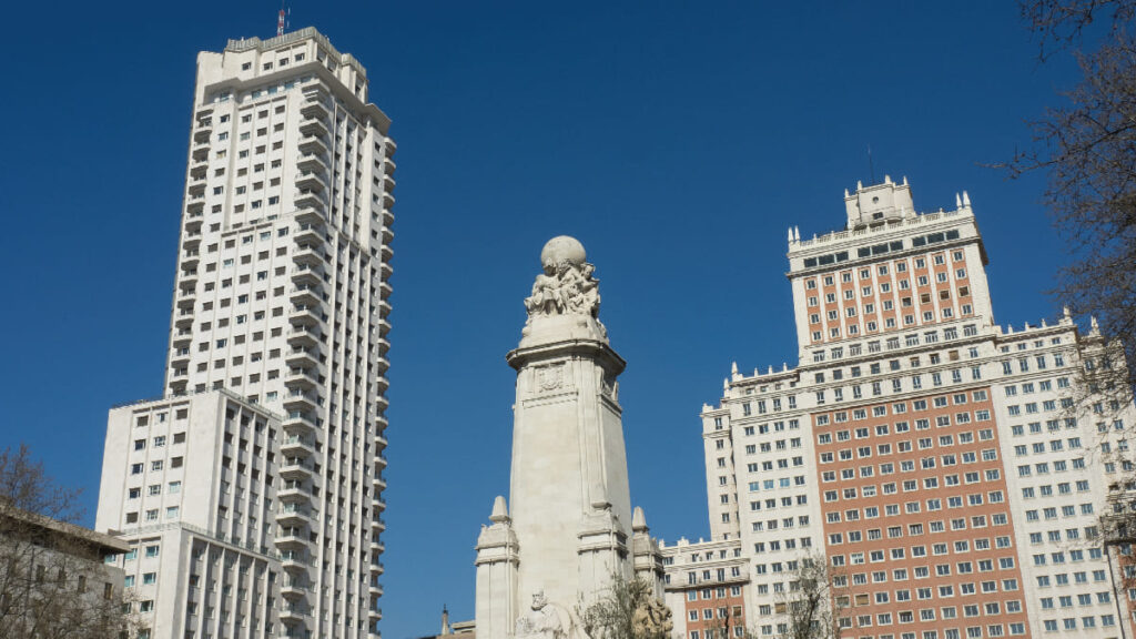 Consejera visita residencia que atiende envejecimiento prematuro en personas con discapacidad intelectual