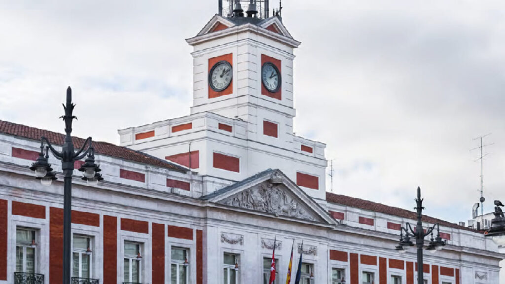 Lidera la creación de empleo con 104.881 nuevos afiliados y paro en mínimos desde 2008