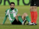 Fotografía de Jose Manuel Vidal, en la que puede verse en una imagen de archivo del 27 de noviembre de 2025 al jugador del Real Betis Isco, tras sufrir su lesión. EFE