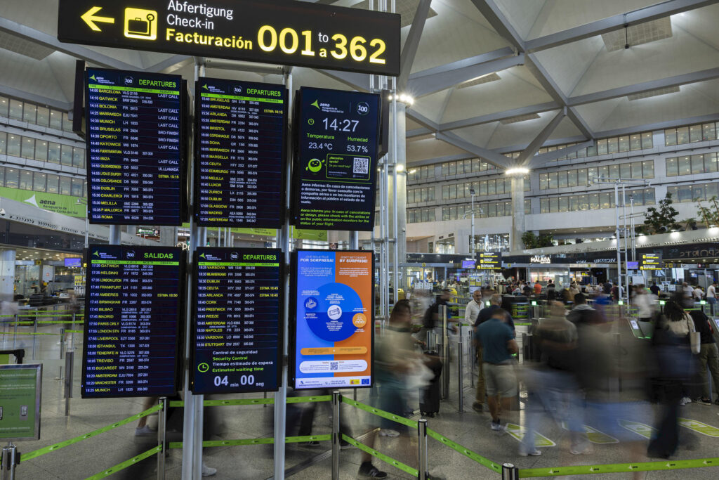 Imagen de archivo del aeropuerto de Málaga.EFE/Jorge Zapata.