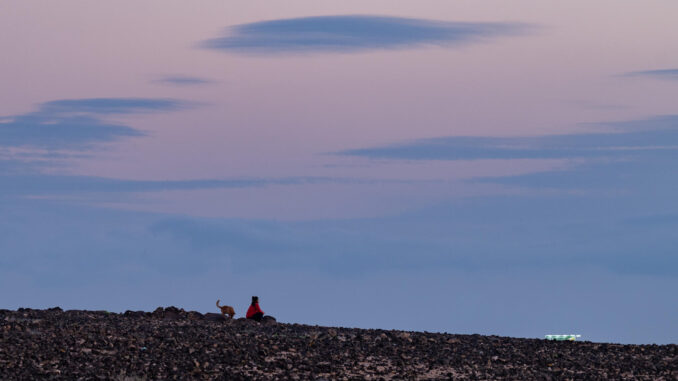 Amanece este martes en Puerto del Rosario (Fuerteventura). EFE/Carlos de Saá.
