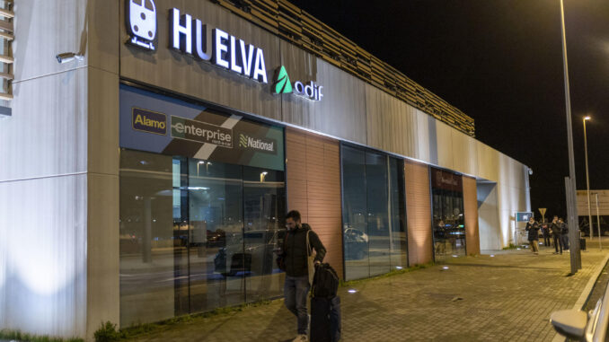 Imagen de archivo del exterior de la estacion de tren de Huelva. EFE/ Alberto Díaz

