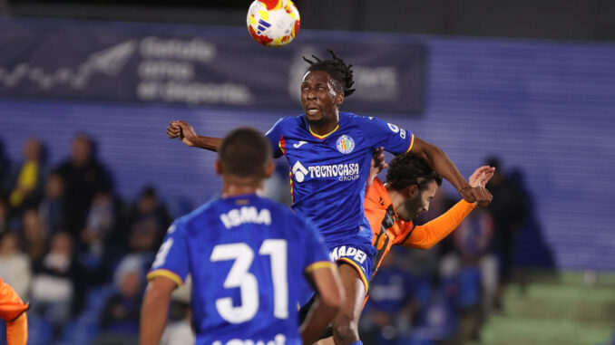 El jugador del Getafe Neyou en el Coliseum de Getafe en foto de archivo de Víctor Lerena. EFE
